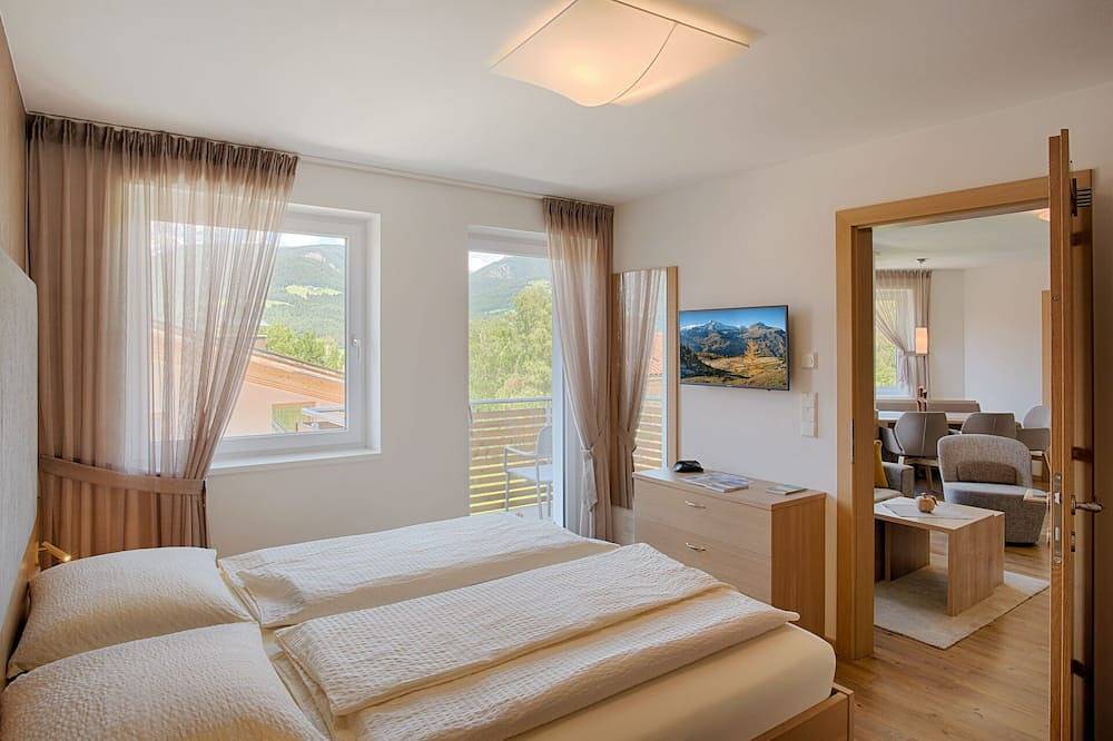 Ganze Wohnung, Traum-Ferienwohnung in Panoramalage mit Dachterrasse, Cron4 Schwimmbad & Sauna in Reischach Südtirol, Bruneck