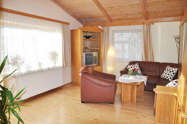 Ferienwohnung für 6 Personen, mit Balkon und Terrasse sowie Garten und Pool in Leutasch - 4