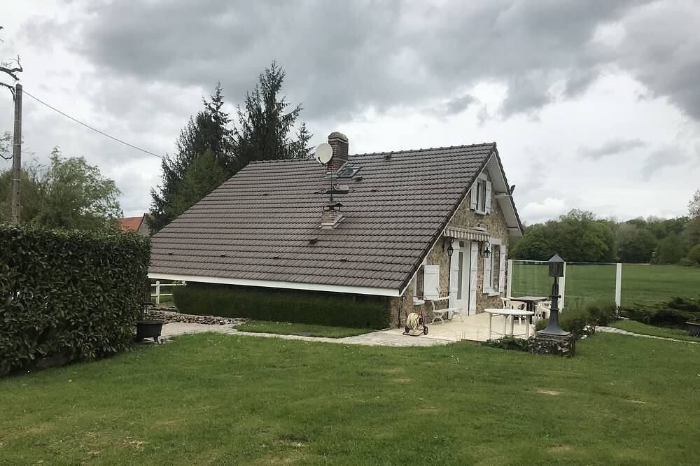 Havre  de paix et de quiétude au pied d'un étang privé de 3 ha in Marne