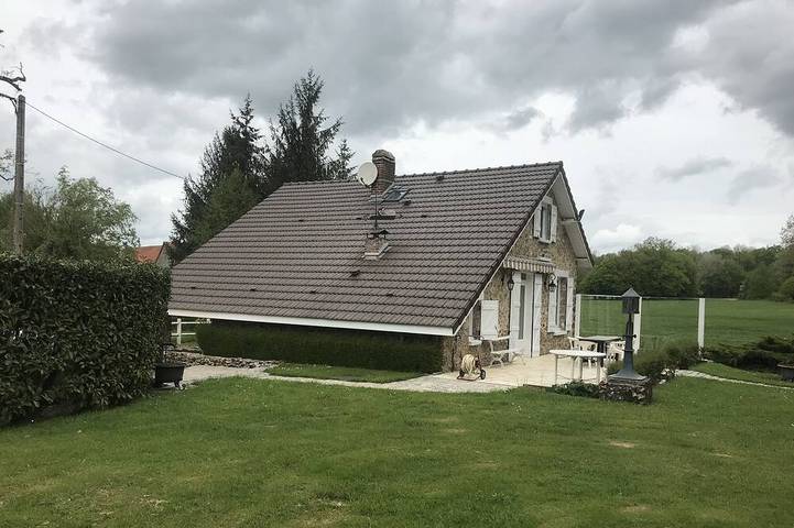 Gîte pour 7 personnes, avec terrasse et jardin dans Mareuil En Brie