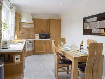 Log Cabin for 4 People in Summerhill (Pembrokeshire), Pembrokeshire, Photo 4