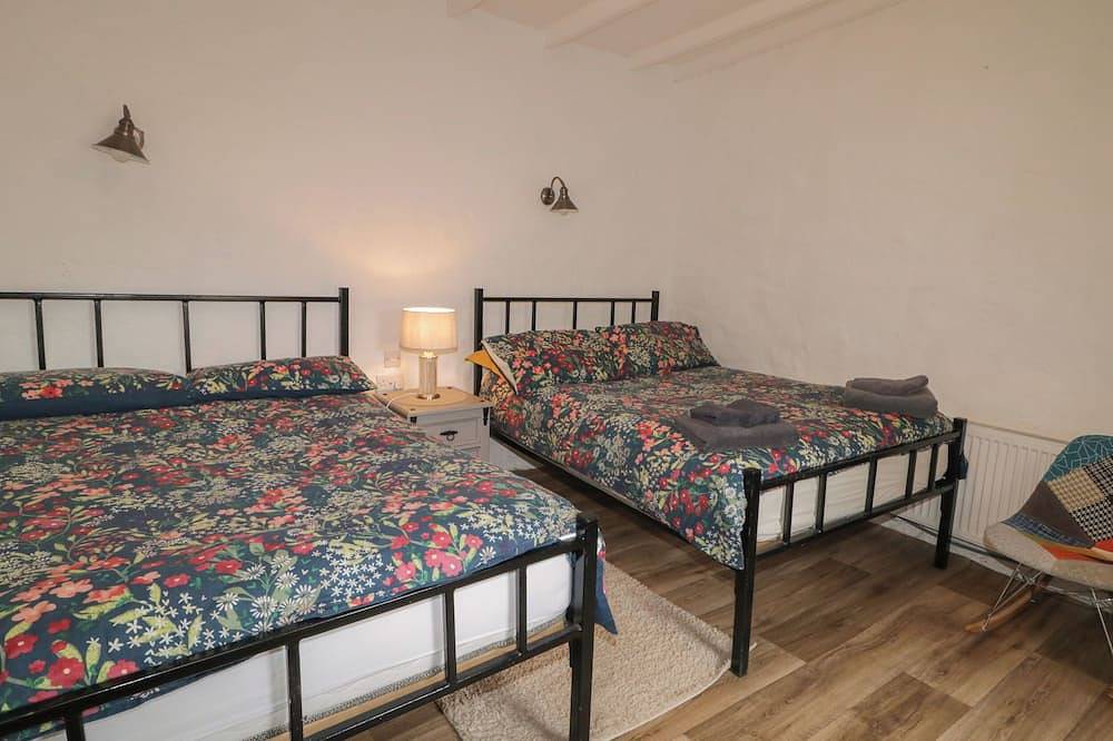 Teach Phaidí Mhóir, pet friendly in Glencolmcille, County Donegal in Donegal, County Donegal