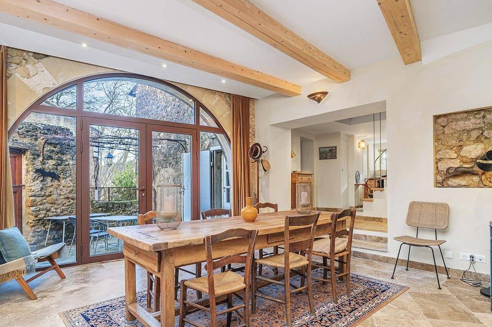 Maison La louvegine | Maison au coeur de Vaugines in Vaugines, Parc naturel régional du Luberon