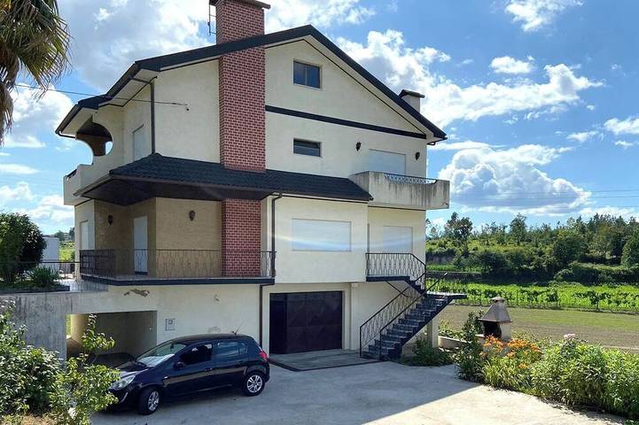Location de vacances pour 10 personnes, avec balcon dans Amares