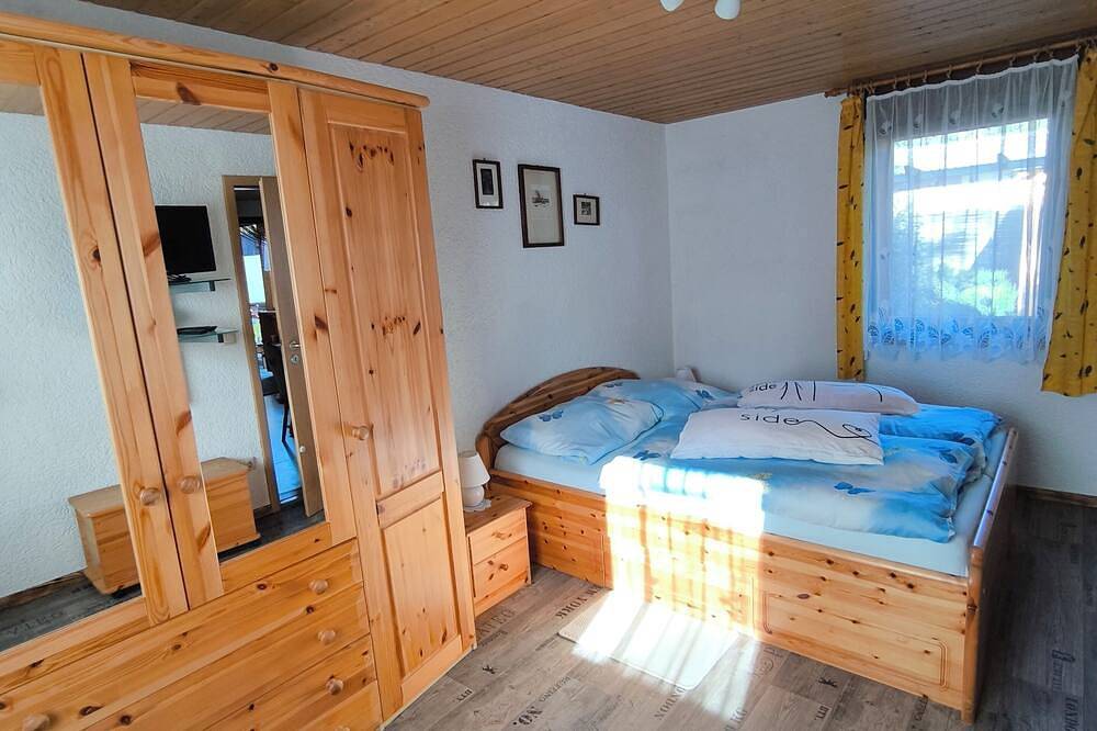 Haus Sonneneck 2 im Ferienobjekt Sonneneck an Wald und Wasser. Hunde willkommen. in Tanna, Saaleland