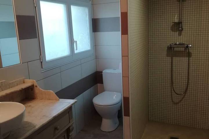 Location de vacances pour 2 personnes, avec terrasse ainsi que jardin et piscine à Vers-Pont-du-Gard - 3