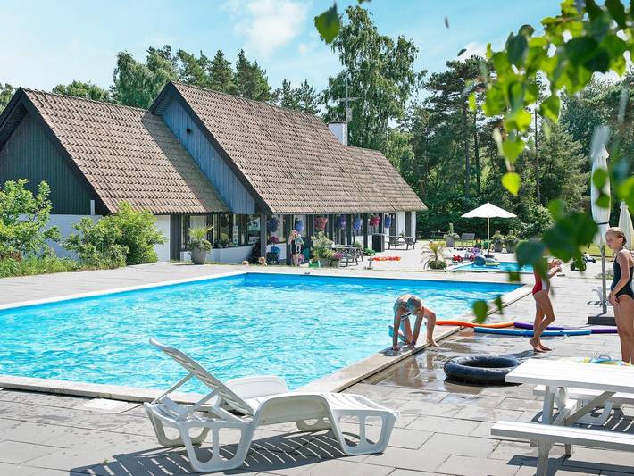 Ferienhaus für 6 Personen, mit Terrasse und Kinderpool sowie Pool auf Bornholm - 2