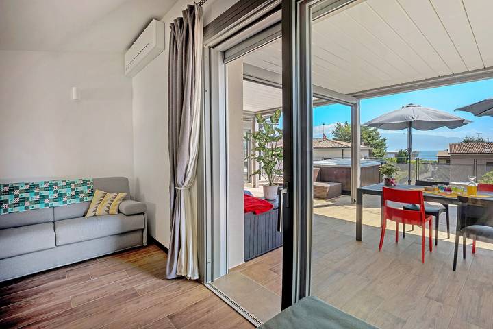 Ferienwohnung für 4 Personen, mit Whirlpool und Garten sowie Sauna und Seeblick
