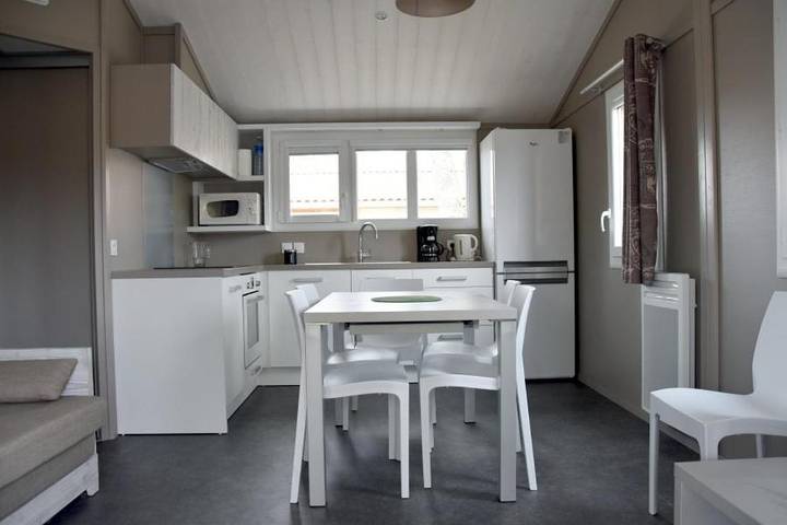 Gîte pour 6 personnes, avec jardin et piscine à Azur - 3