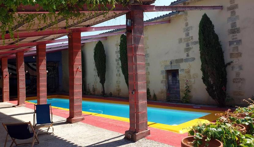 Location de vacances pour 8 personnes, avec piscine ainsi que jardin et vue à Saint-Émilion - 3