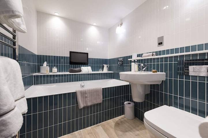 Ganze Wohnung, Wella - 2 Minuten vom Hafen und Porthmeor Beach mit reservierten Parkplätzen in St. Ives, Cornwall