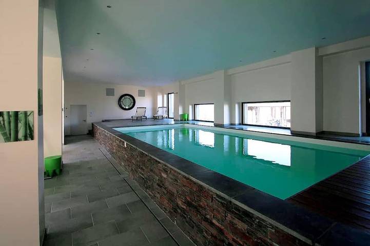 Gîte pour 10 personnes, avec jardin et piscine