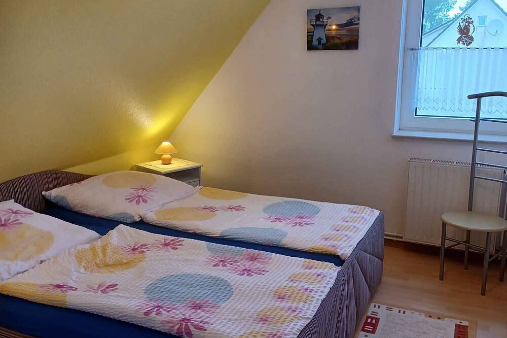 Ganze Wohnung, Ferienwohnung mit Gartennutzung und Grillmöglichkeit in Sehlen, Bergen auf Rügen und Umgebung