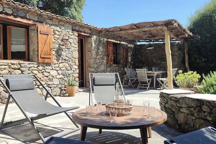 Location de vacances pour 6 personnes, avec Terrasse et Jardin à Serra-di-Fiumorbo