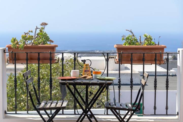 Maison d’hôte pour 2 personnes, avec terrasse et piscine ainsi que vue et jardin dans Mácher