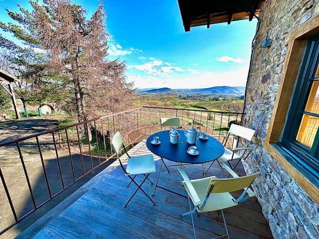 Gîte pour 4 personnes, avec terrasse et vue à Régnié-Durette