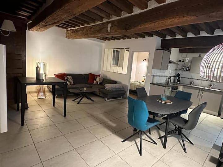 Appartement entier, Two-Bedroom Apartment in Chalon-sur-Saône, Région de Chalon-sur-Saône