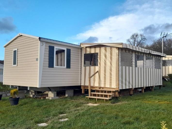 Camping pour 6 personnes, avec bassin pour enfant ainsi que piscine et jardin