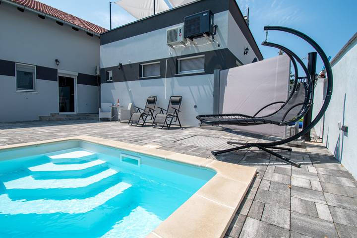 Ferienhaus für 10 Personen, mit Pool und Terrasse in Peroj - 4