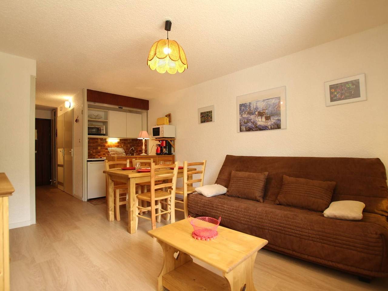Entire apartment, Studio for 4 in Serre-Chevalier with balcony, parking, pets allowed in Saint-Chaffrey, Serre Chevalier