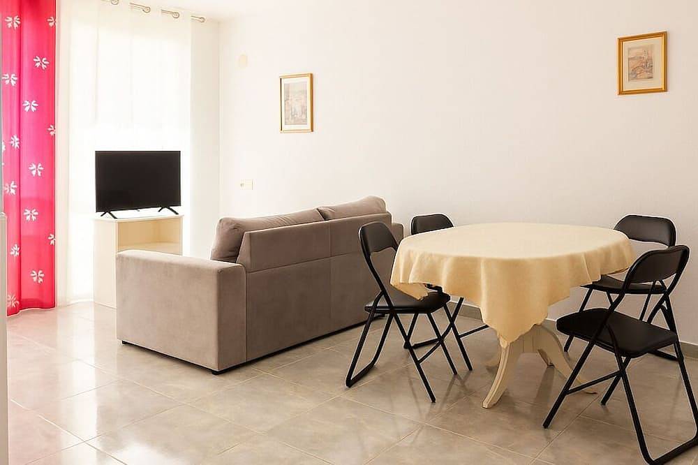 Geheel appartement, Primavera ocean apartament residence pool(10 minutes from the airport) in Costa del Silencio, Arona
