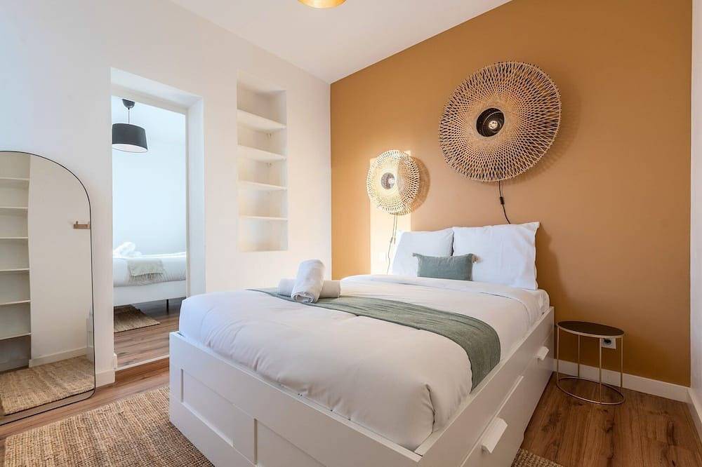 Entire apartment, Modern, quiet 3-bedroom apartment with parking in Marcq-en-Barœul, Lille region