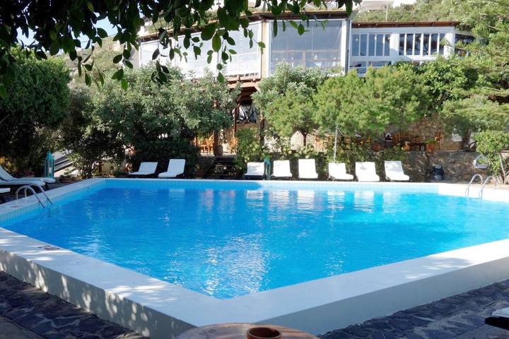 Ferienhaus für 4 Personen, mit Garten und Ausblick sowie Pool, mit Haustier in Agios Nikolaos