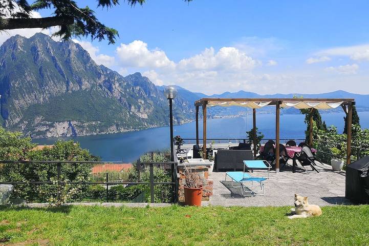 Ferienwohnung für 4 Personen, mit Terrasse und Whirlpool sowie Garten, mit Haustier
