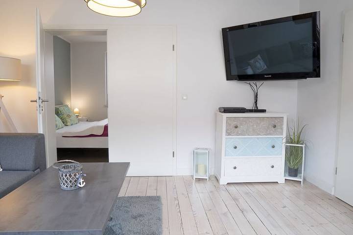 Ganze Wohnung, Ferienwohnung am Strelasund 150m bis zum Strand  WLAN 250Mbits&E-Auto Anschluss in Stralsund, Stralsund Umland
