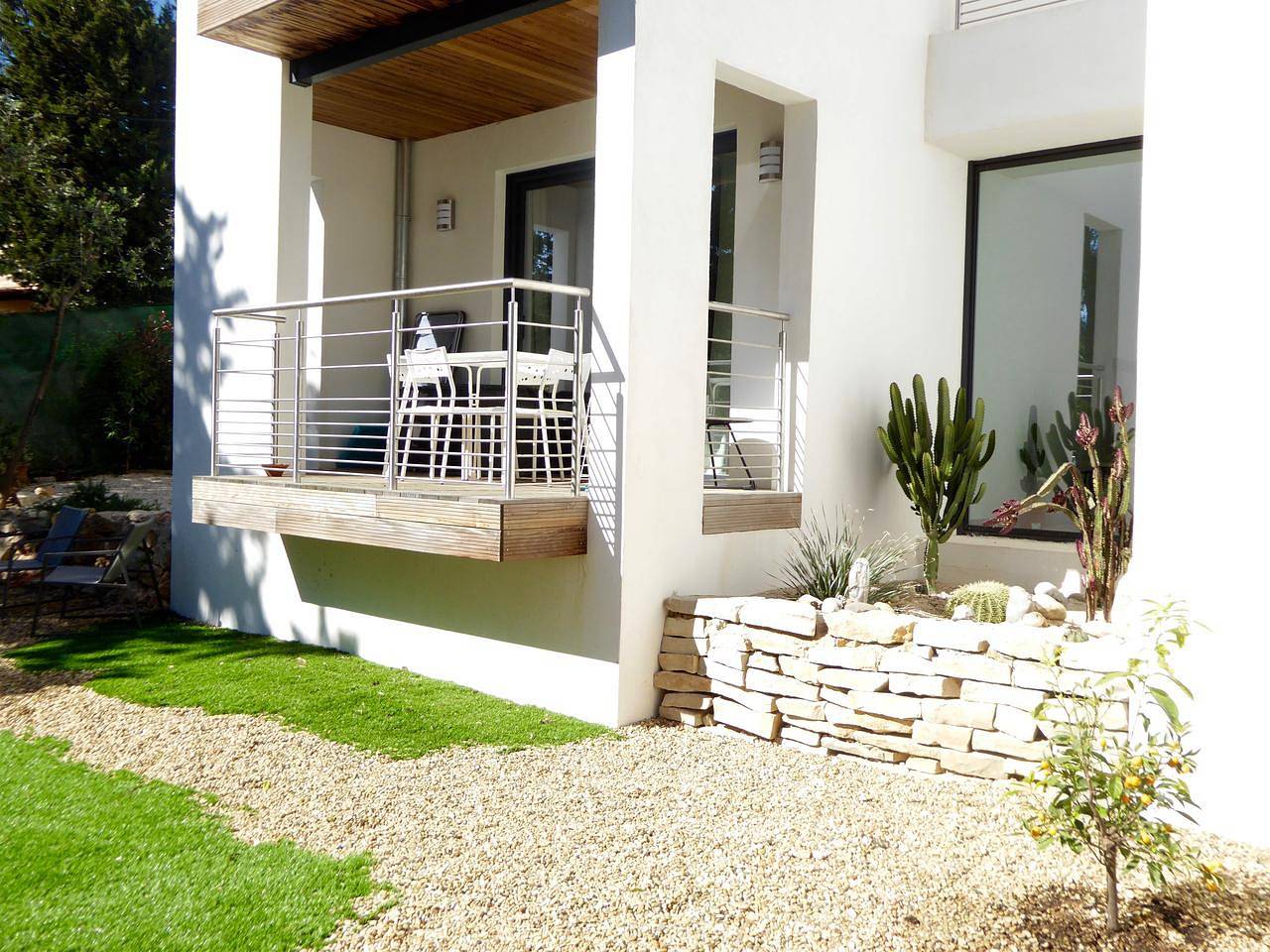 Appartement entier, 'Appartement 4 étoiles, à 5 minutes à pied des plages' avec terrasse privée, Wi-Fi et climatisation in Bandol, Région de Toulon