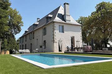 Gîte pour 15 personnes, avec terrasse et piscine à Saint-Bazile-de-Meyssac