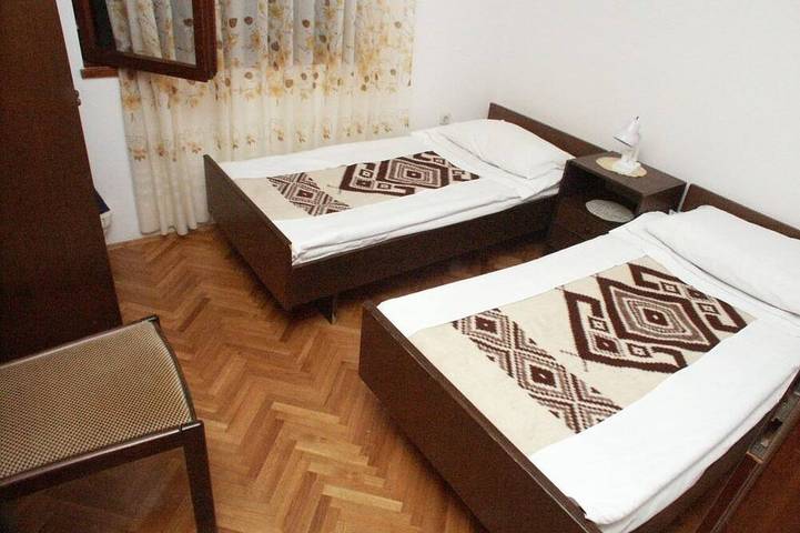 Ganze Wohnung, 2-Zimmer-Ferienwohnung am Strand Maslinica, Solta in Maslinica, Solta
