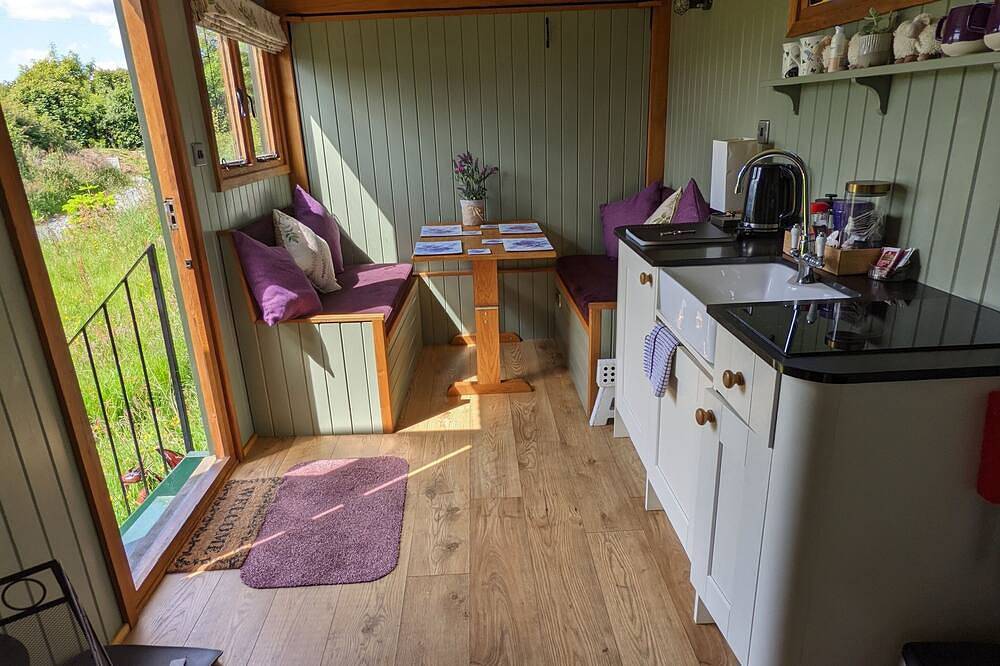 Glamping for 4 People in Isle of Anglesey, North-Wales