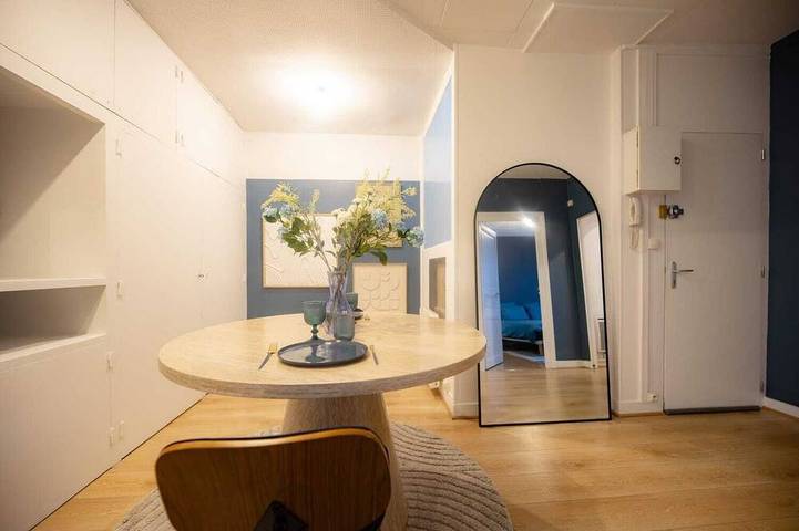 Ganze Wohnung, L'Ecrin Bleu - Spacious - Ideal for couples & professionals - Wifi - Station & Hyper center in Angoulême, Charente