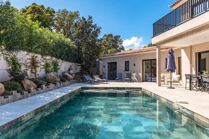 Location de vacances pour 12 personnes, avec jardin dans Pinarellu - 2