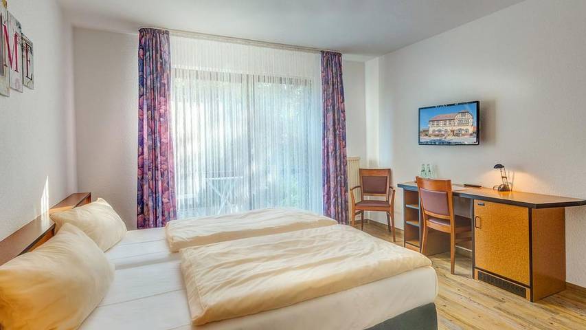Ganze Ferienwohnung, Hotel Zur Kanone - Doppelzimmer mit Dusche und Wc in Tautenhain, Saaleland