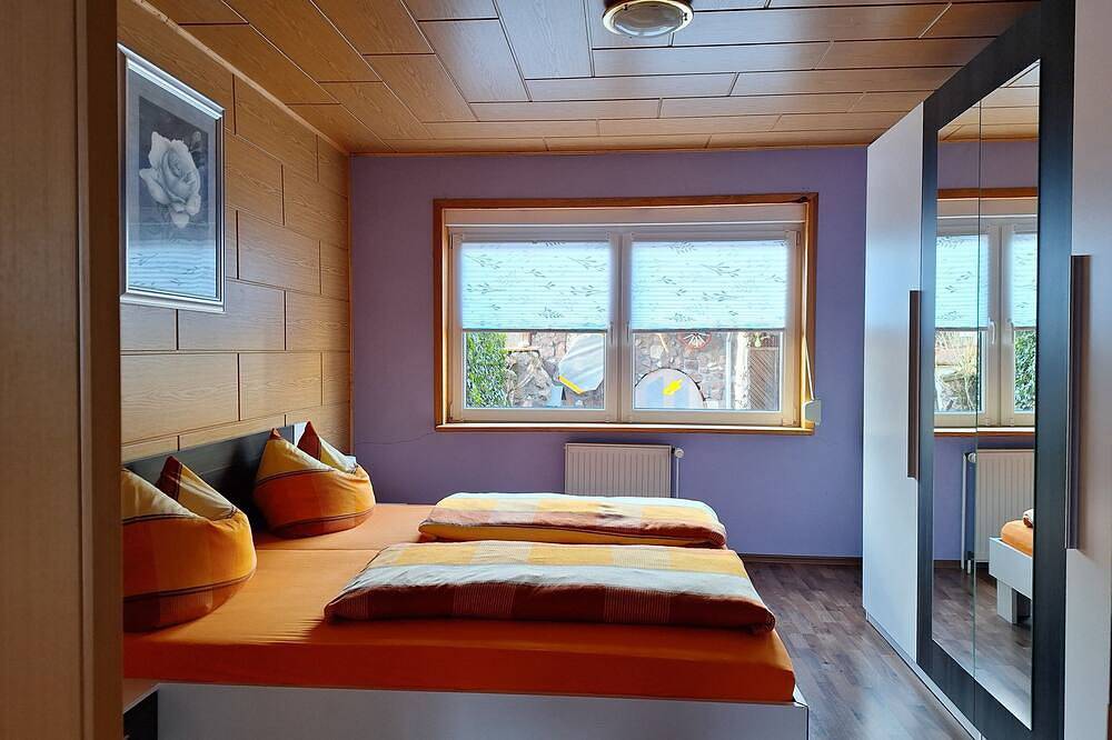 Ganze Wohnung, Idyllische,geräumige,ruhige Ferienwohnung amwaldrand . in Tambach-Dietharz, Rennsteig