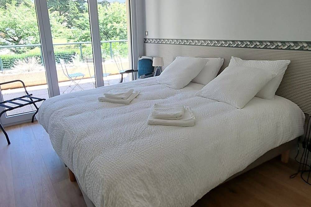 Entire apartment, Léman art de Vivre, Appartement Bord du lac Léman, Accès Direct à la Plage in Anthy-sur-Léman, Thonon-les-Bains region