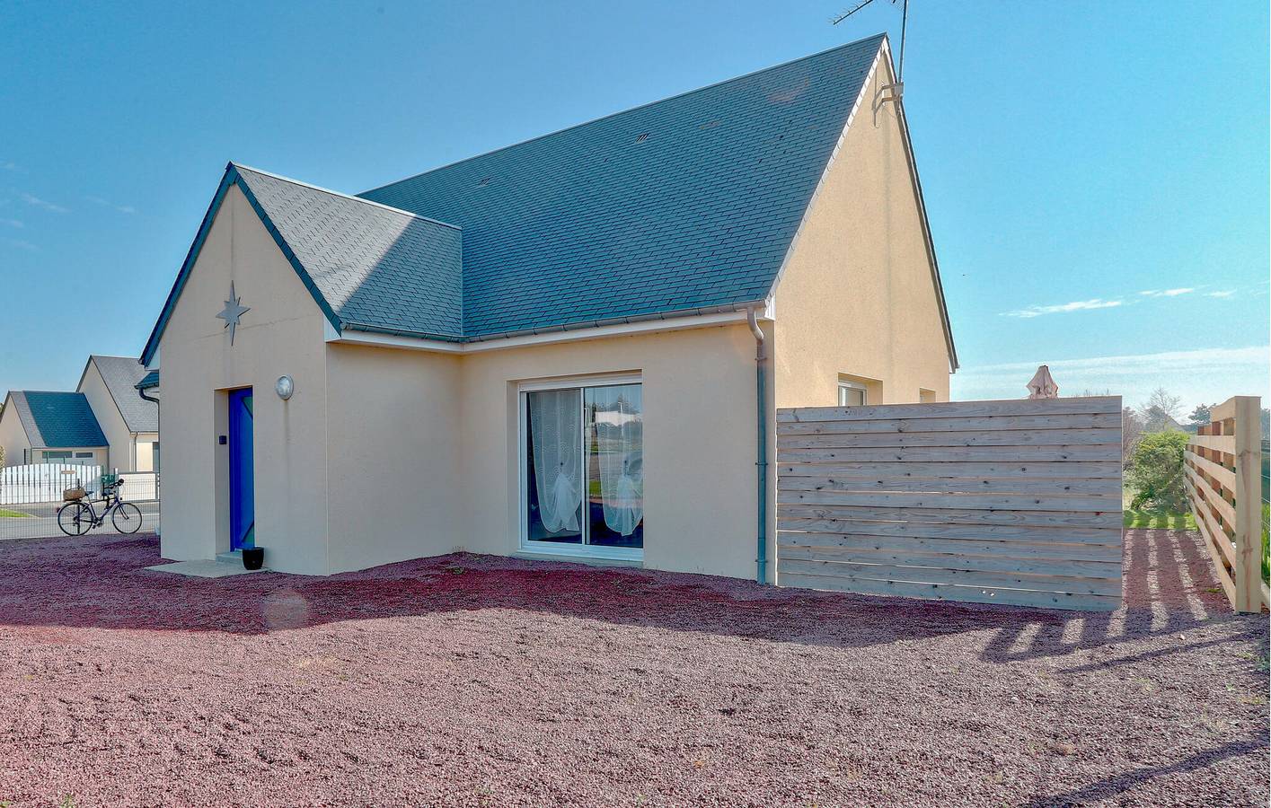 Appartement en bord de mer avec jardin et parking in Créances-Plage, Créances