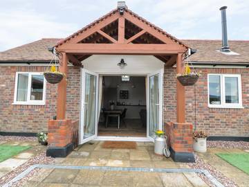 Holiday Home for 4 People in Stroud, The Cotswolds, Photo 2