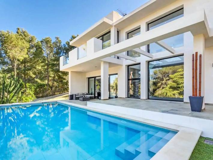 Vakantiehuis voor 6 personen, with Balkon and Terras as well as Tuin and Zwembad in Magaluf