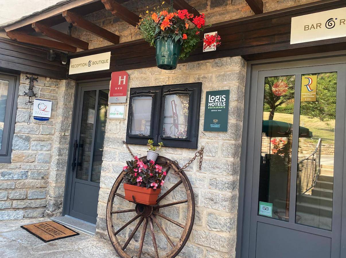 Logis Hôtel Restaurant L'Auberge du Chateau in Muret-le-Château, Aveyron