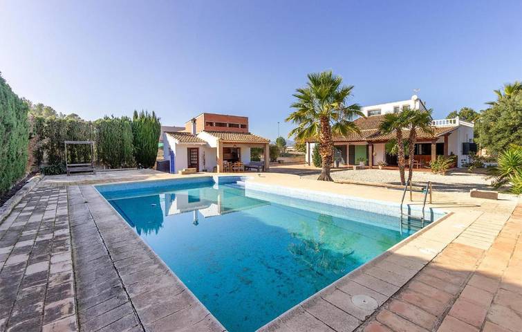 Location de vacances pour 17 personnes, avec piscine, animaux acceptés à Calasparra