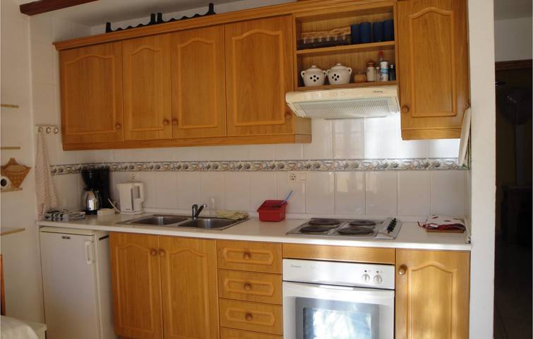 Apartamento vacacional entero, Apartamento con terraza a 1,5 km de la playa con aire acondicionado y TV in Orihuela, Costa Blanca