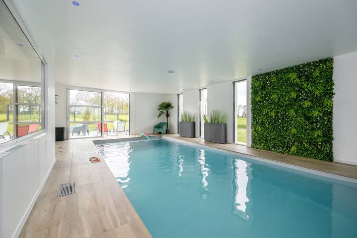 Location de vacances pour 10 personnes, avec jardin et piscine à Saint-Bihy