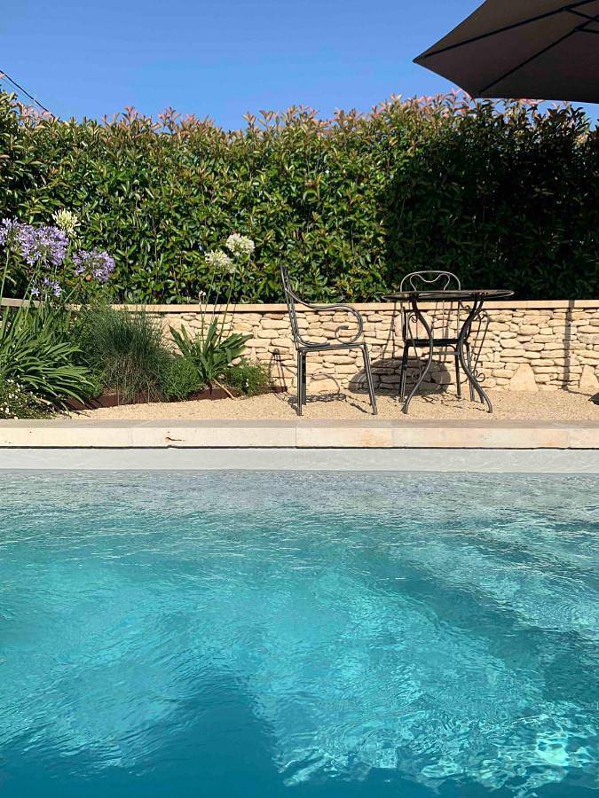 Ferienhaus für 2 Personen, mit Terrasse und Garten sowie Pool und Ausblick in Cucuron