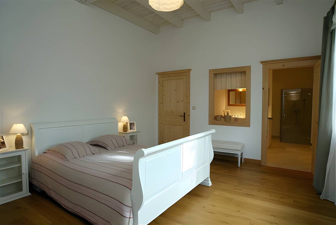 Guest Room “La Campagne – Family Suite” with Shared Terrace & Garden, Wi-Fi in Metz-Campagne