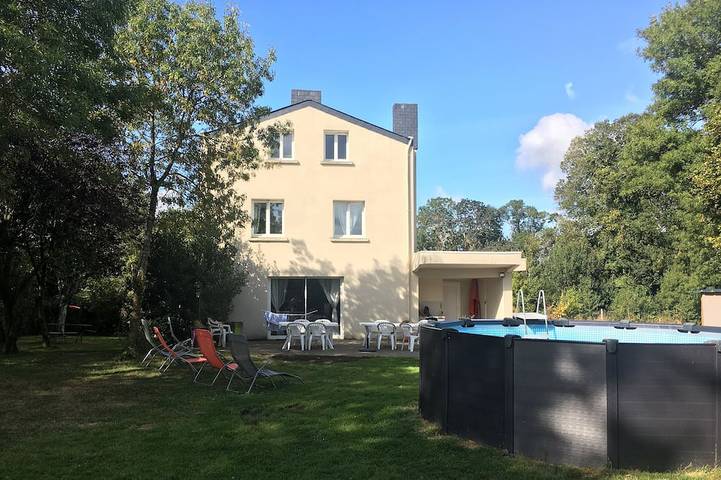 Gîte pour 13 personnes, avec Terrasse et Jardin dans La Paquelais