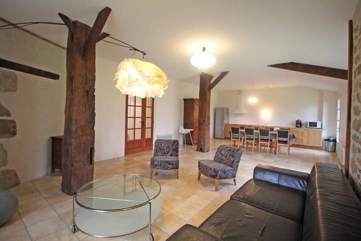 Gîte pour 8 personnes, avec piscine et jardin à Berneuil (Bellac) - 3