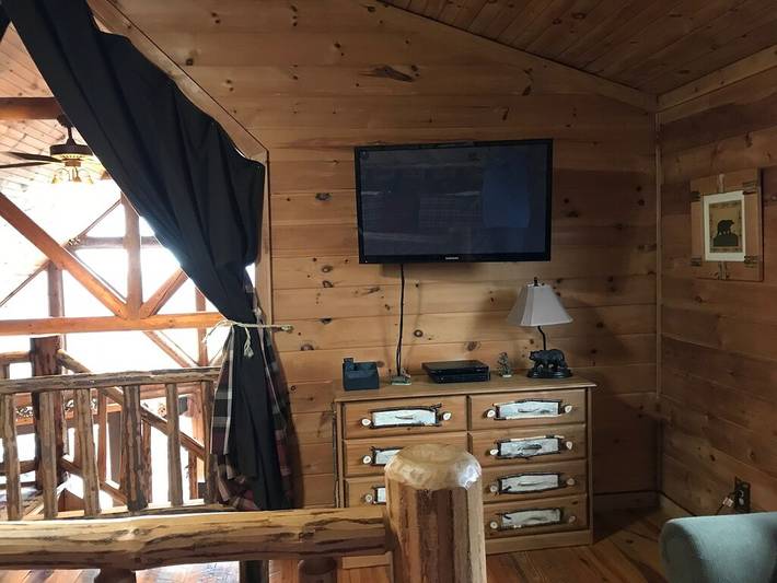 Glamping for 10 people, with hot tub and yard, with pets in Georgia